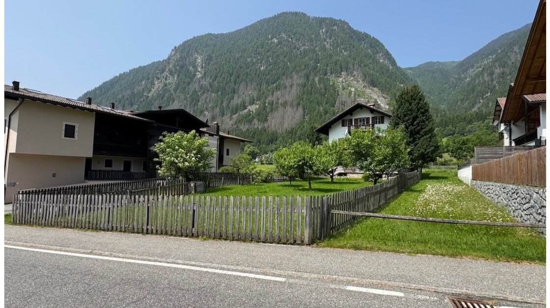 Wohnhaus mit großem Grundstück und Entwicklungspotenzial 