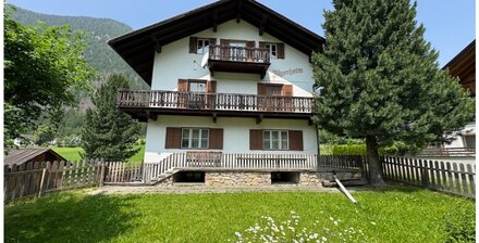 Wohnhaus mit großem Grundstück und Entwicklungspotenzial 