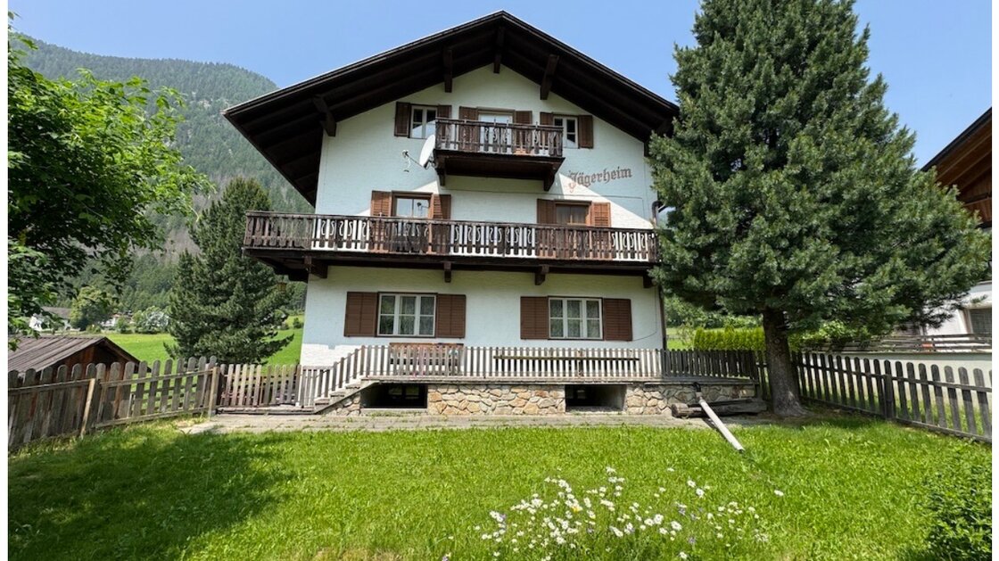 Wohnhaus mit großem Grundstück und Entwicklungspotenzial 