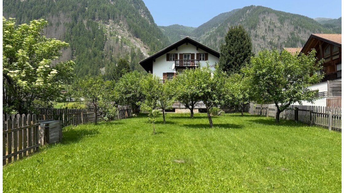 Wohnhaus mit großem Grundstück und Entwicklungspotenzial 