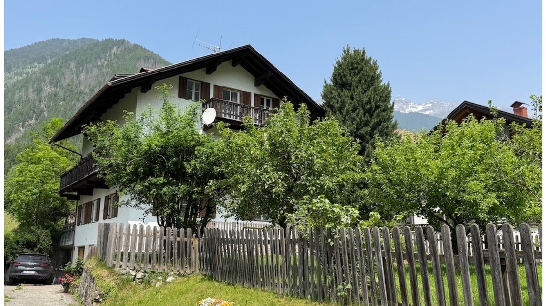 Wohnhaus mit großem Grundstück und Entwicklungspotenzial 