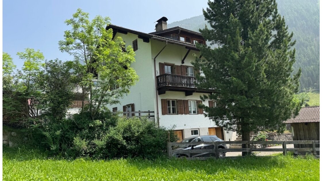 Wohnhaus mit großem Grundstück und Entwicklungspotenzial 