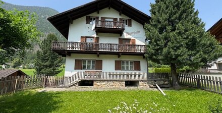 Casa indipendente con ampio terreno edificabile e potenziale di sviluppo