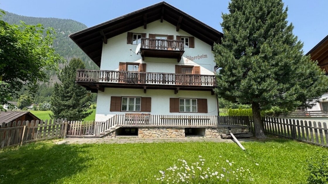 Casa indipendente con ampio terreno edificabile e potenziale di sviluppo