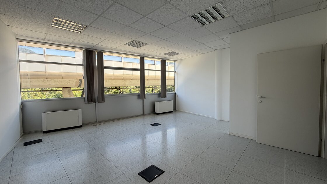 Großes Büro im 2. Stock
