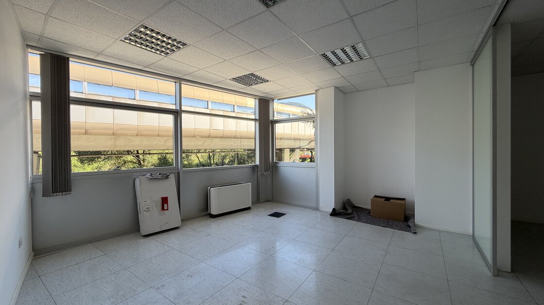 Großes Büro im 2. Stock