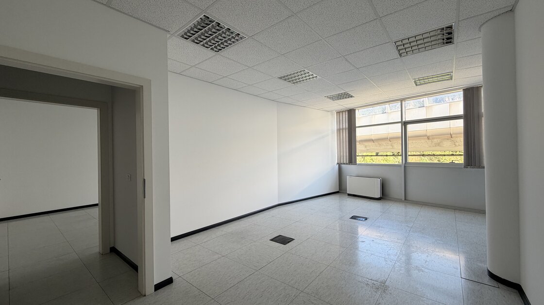 Großes Büro im 2. Stock