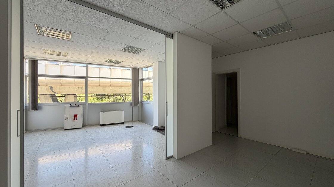 Großes Büro im 2. Stock