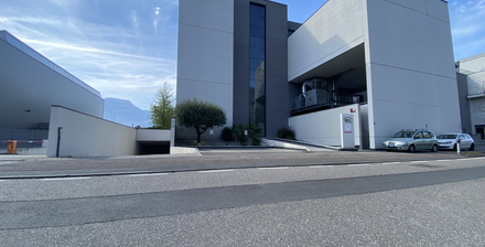 Großes, schönes Bürolokal mit Dachterrasse/garten in strategischer Lage