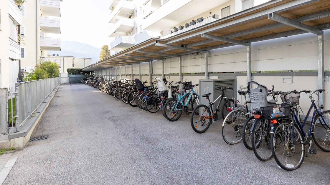 Neuwertige Dreizimmerwohnung mit Privatgarten in zentraler Lage