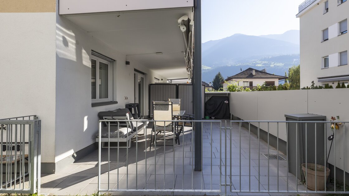 Neuwertige Dreizimmerwohnung mit Privatgarten in zentraler Lage