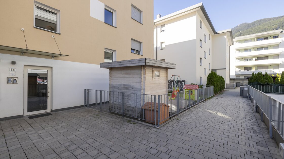 Neuwertige Dreizimmerwohnung mit Privatgarten in zentraler Lage