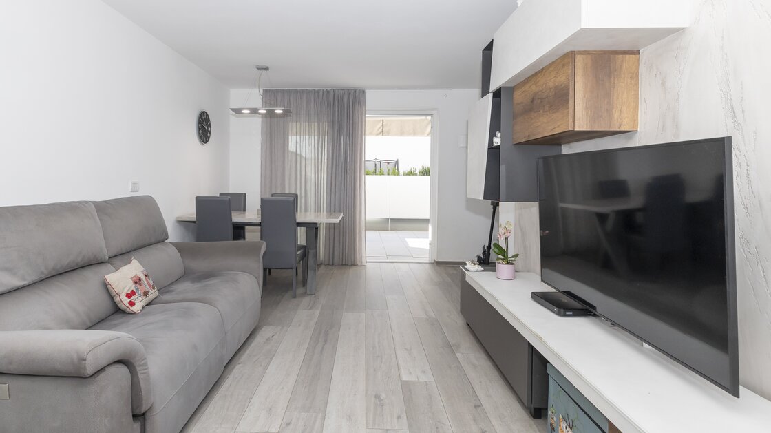 Neuwertige Dreizimmerwohnung mit Privatgarten in zentraler Lage