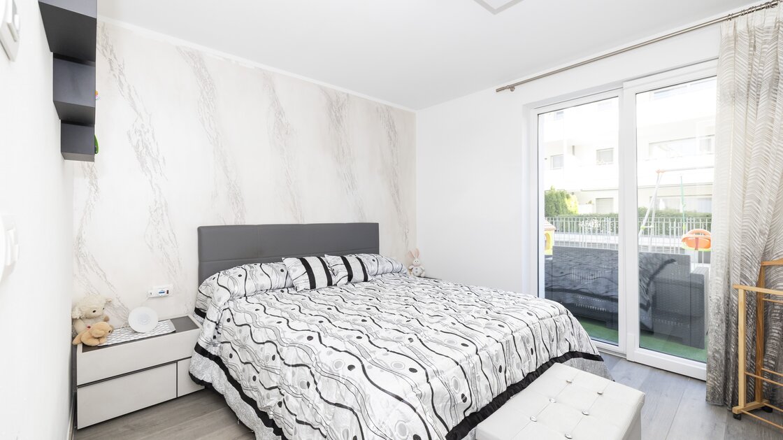 Neuwertige Dreizimmerwohnung mit Privatgarten in zentraler Lage