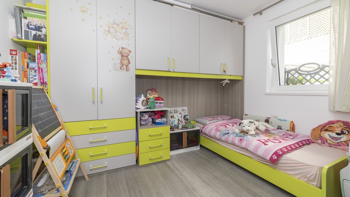 Neuwertige Dreizimmerwohnung mit Privatgarten in zentraler Lage
