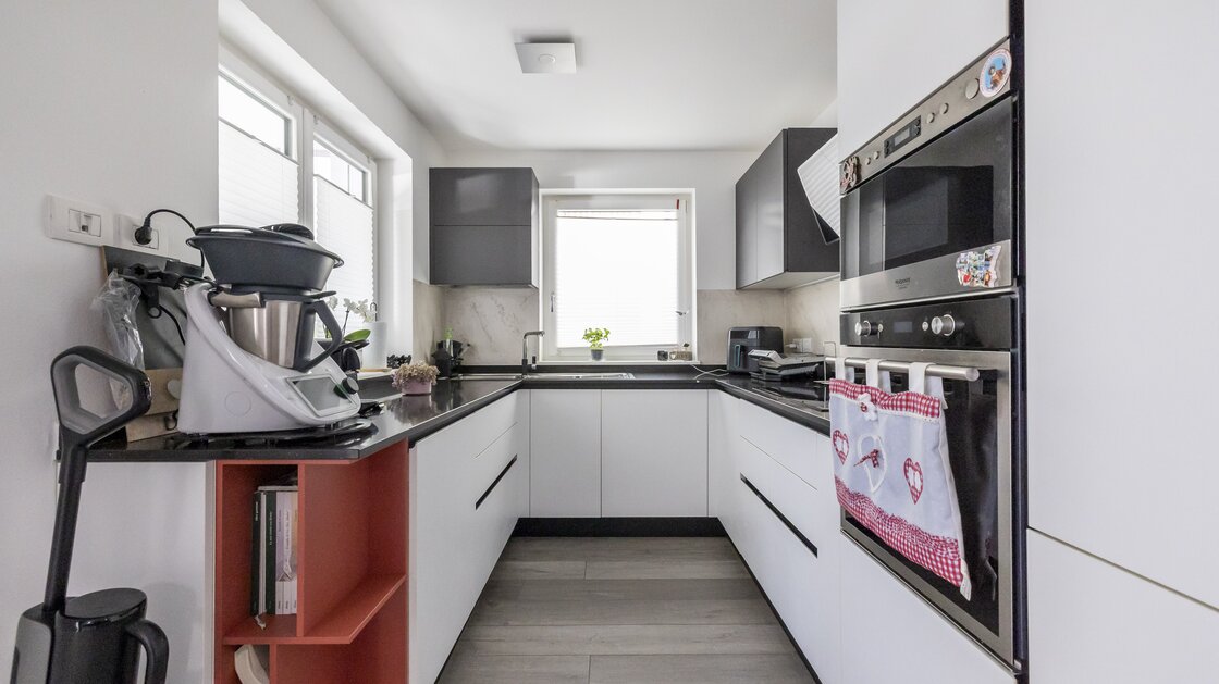 Neuwertige Dreizimmerwohnung mit Privatgarten in zentraler Lage