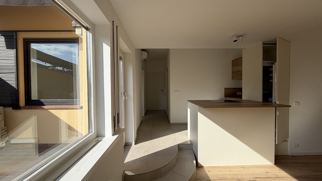 Helles Büro mit toller Terrasse