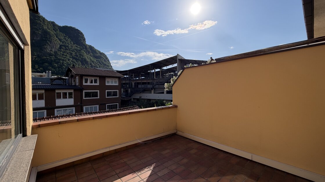 Helles Büro mit toller Terrasse