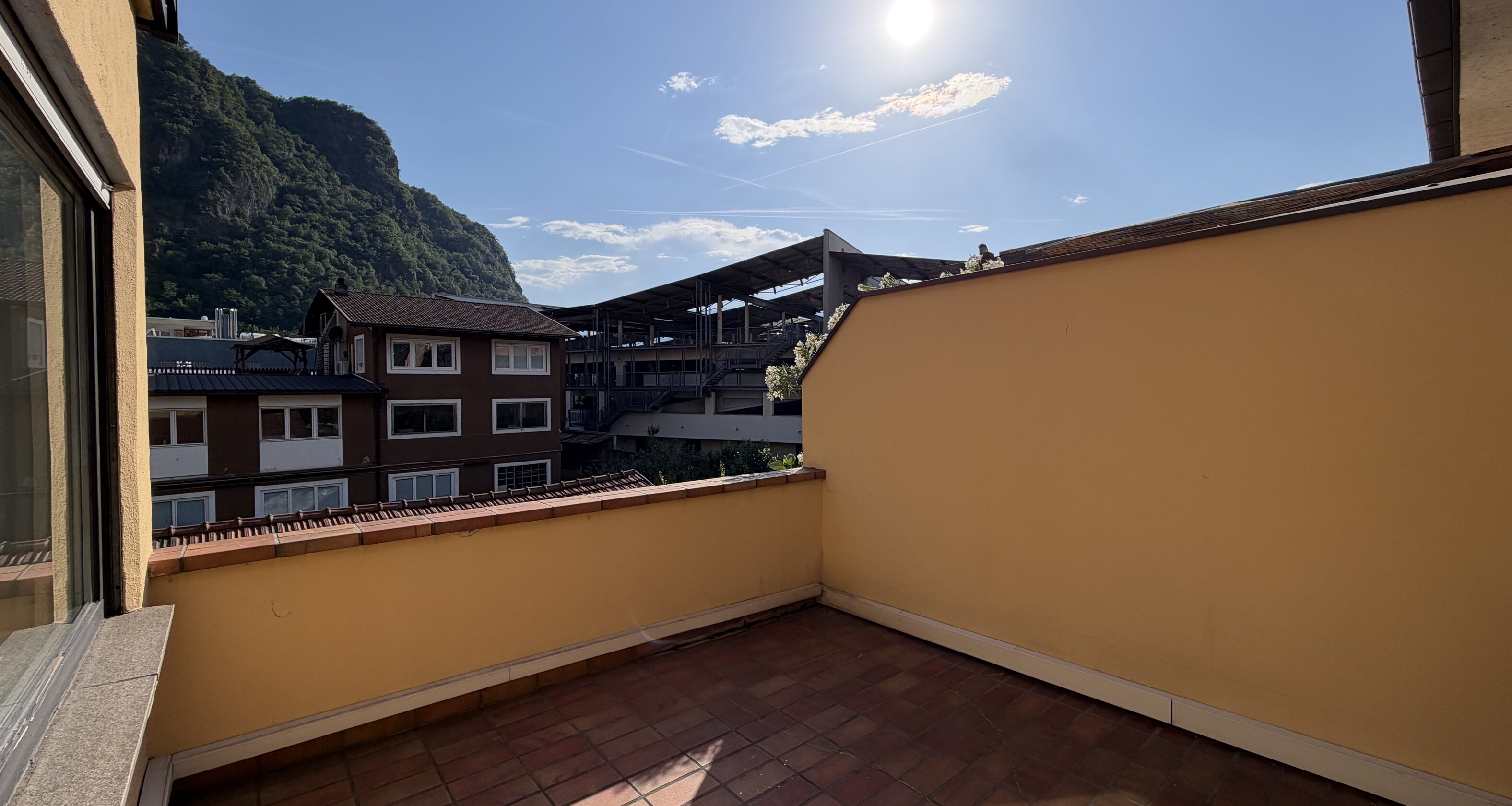 Bright office with a great terrace