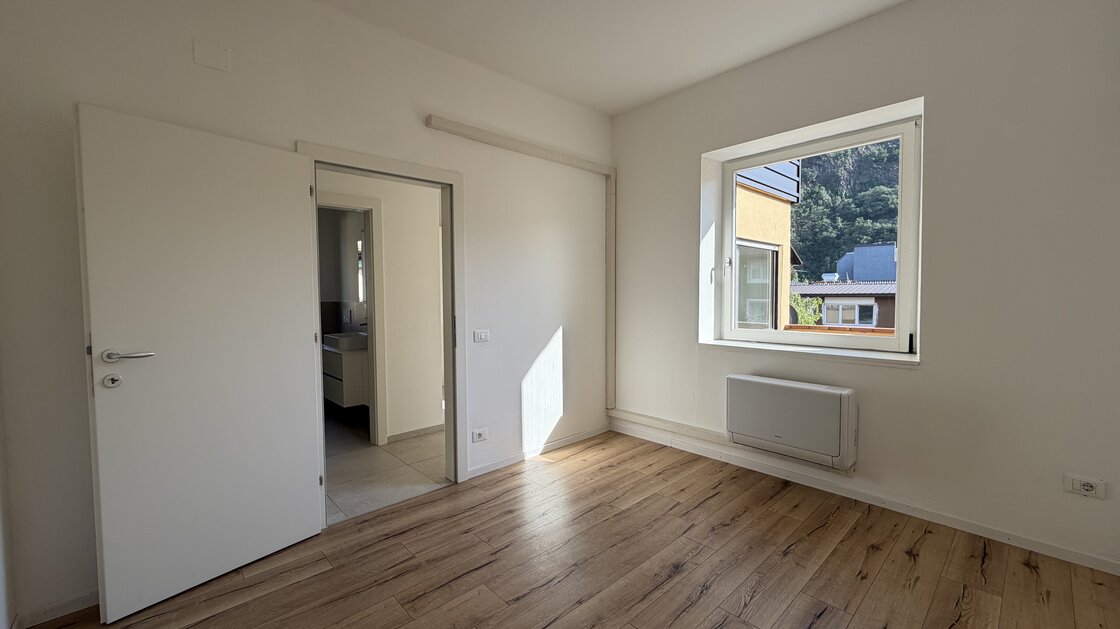 Helles Büro mit toller Terrasse
