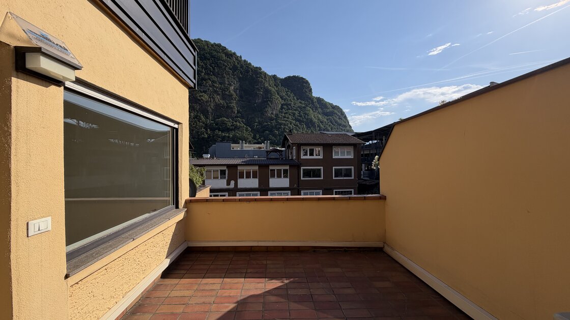 Helles Büro mit toller Terrasse