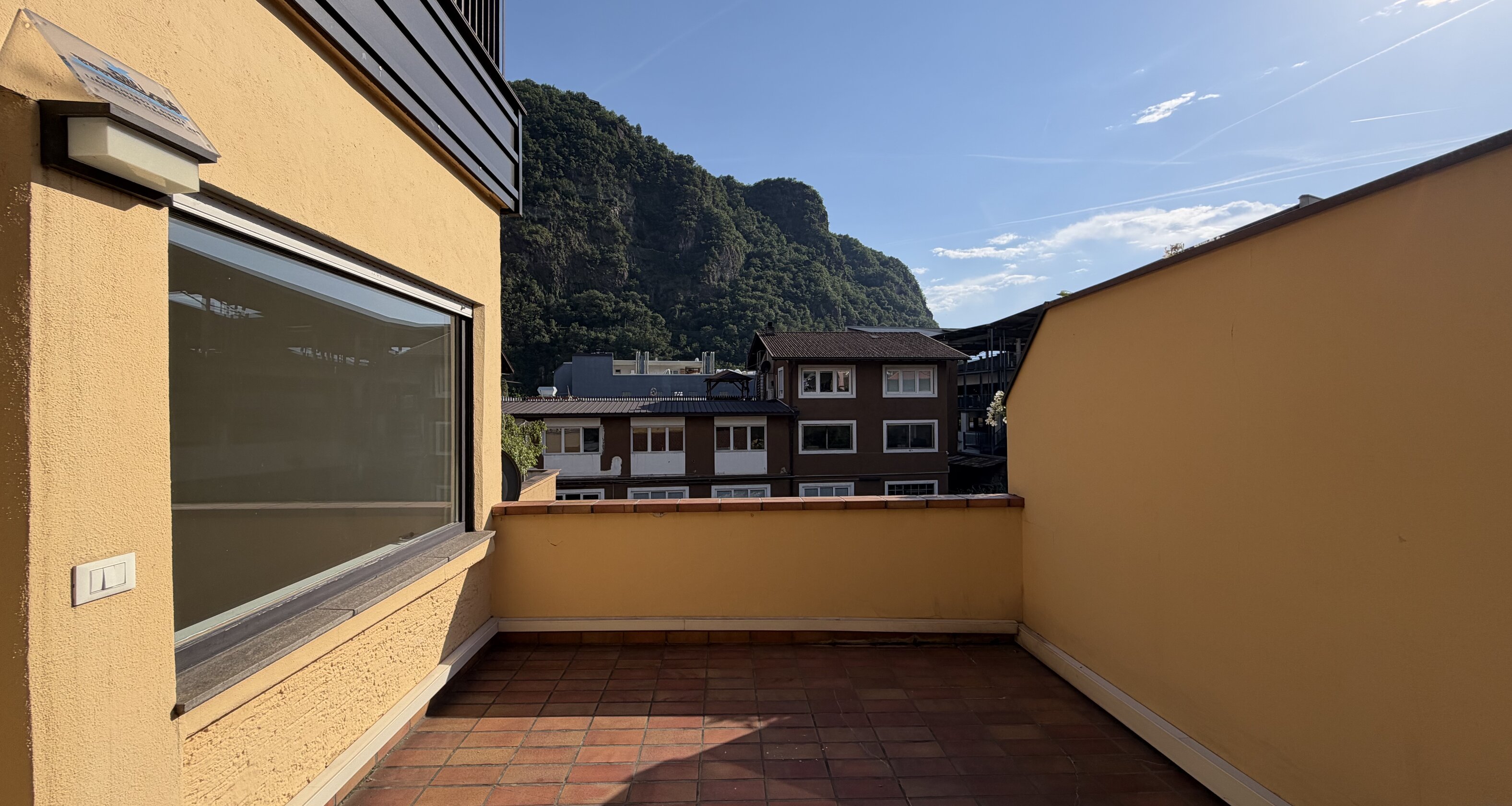 Bright office with a great terrace
