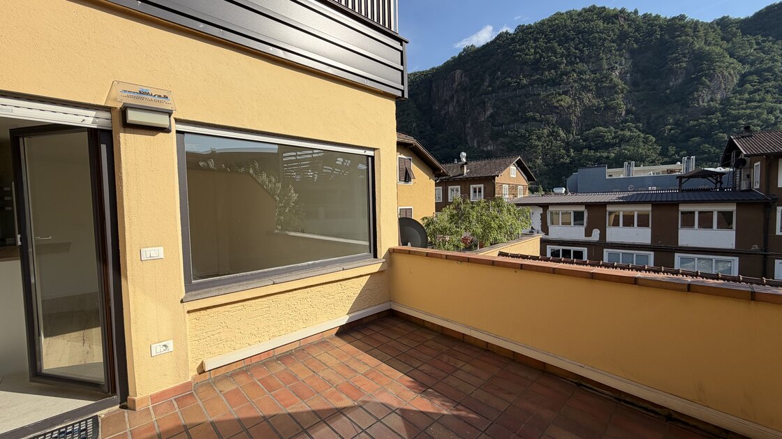 Helles Büro mit toller Terrasse