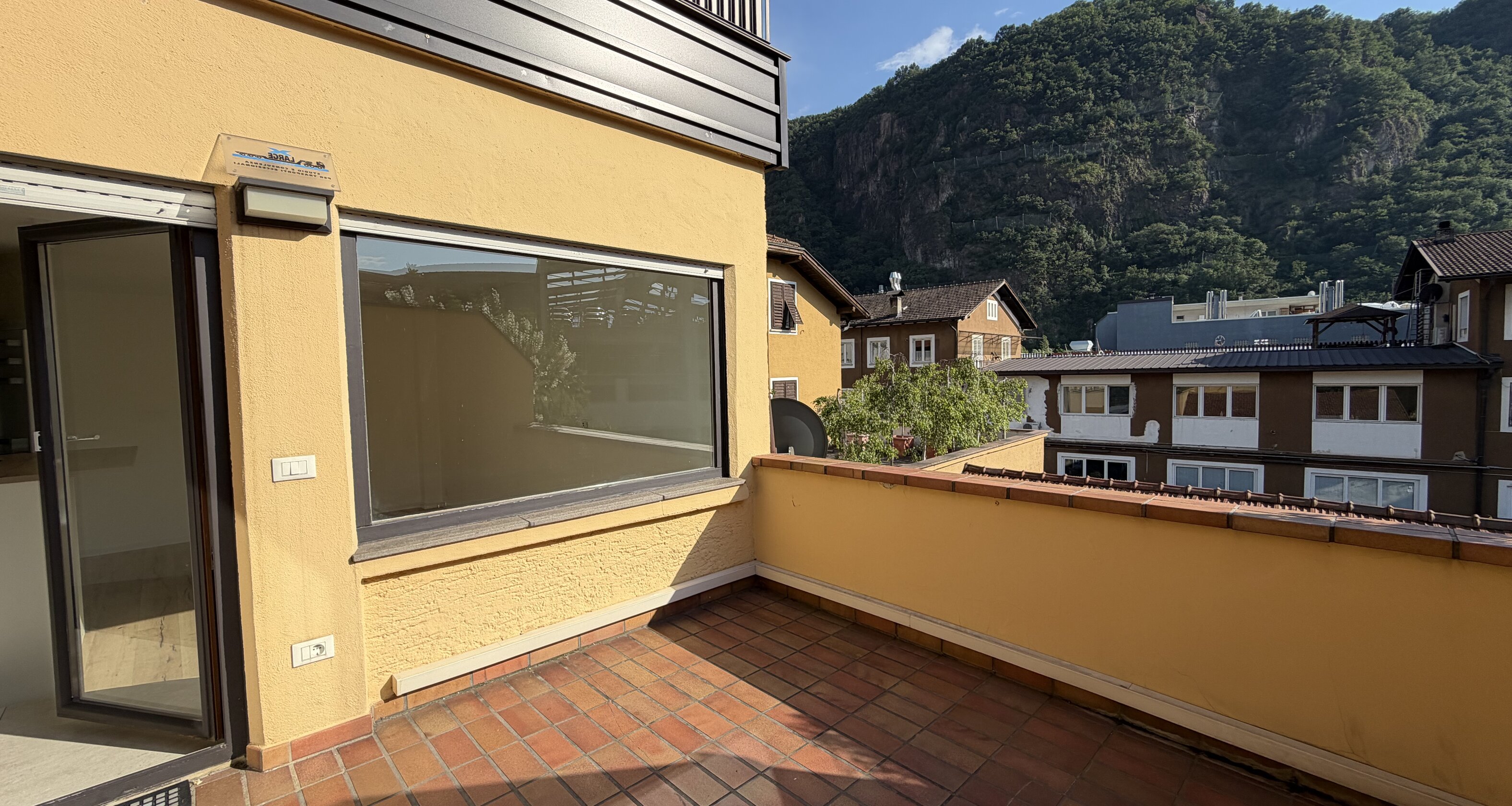 Bright office with a great terrace
