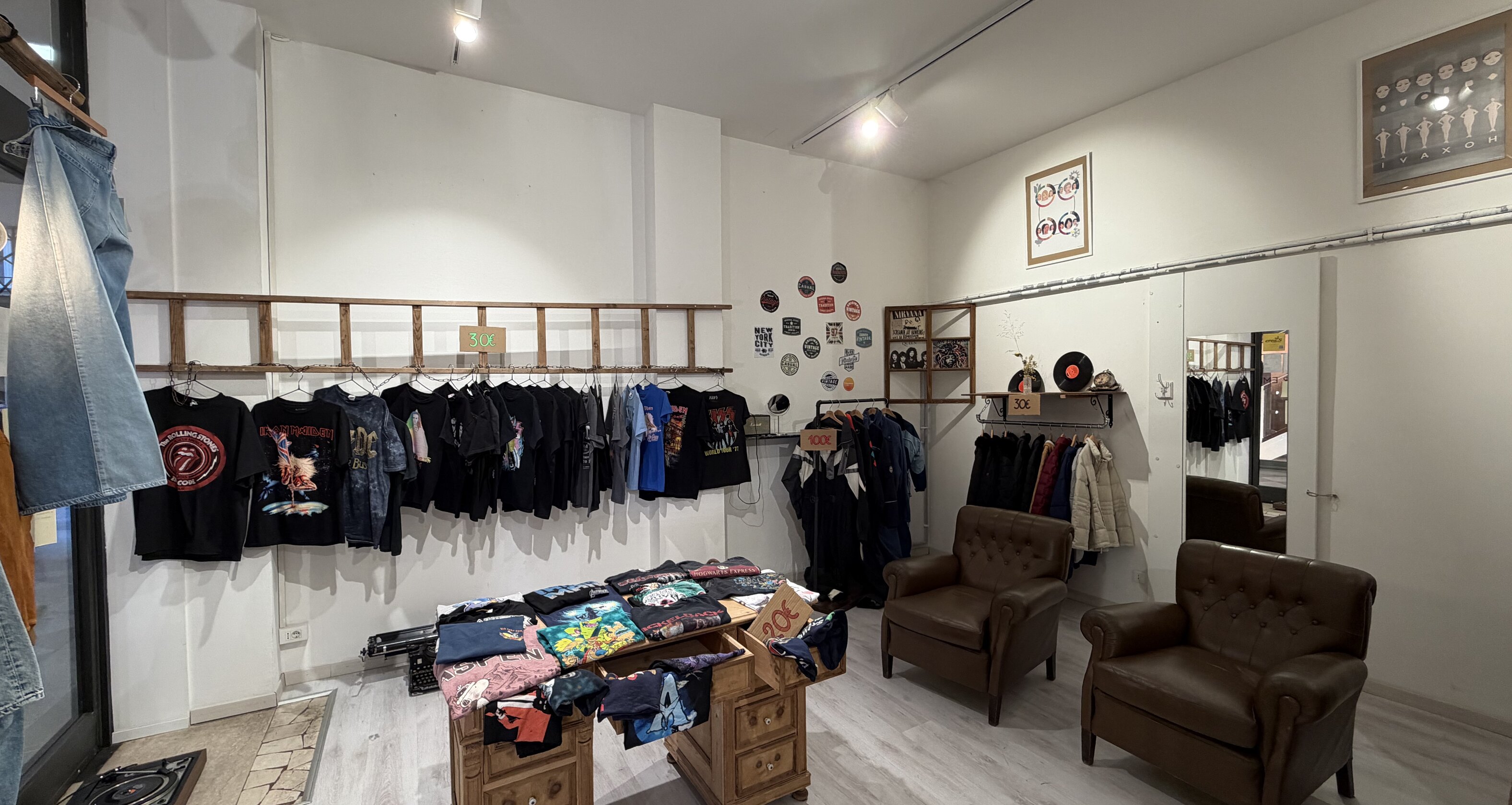 Galleria Greif: Affittasi negozio con ampie vetrine