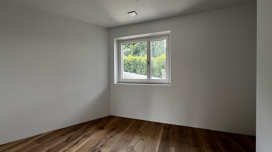 W13 - Neue, exklusive Penthousewohnung mit Terrasse und großem Privatgarten, letzter Stock