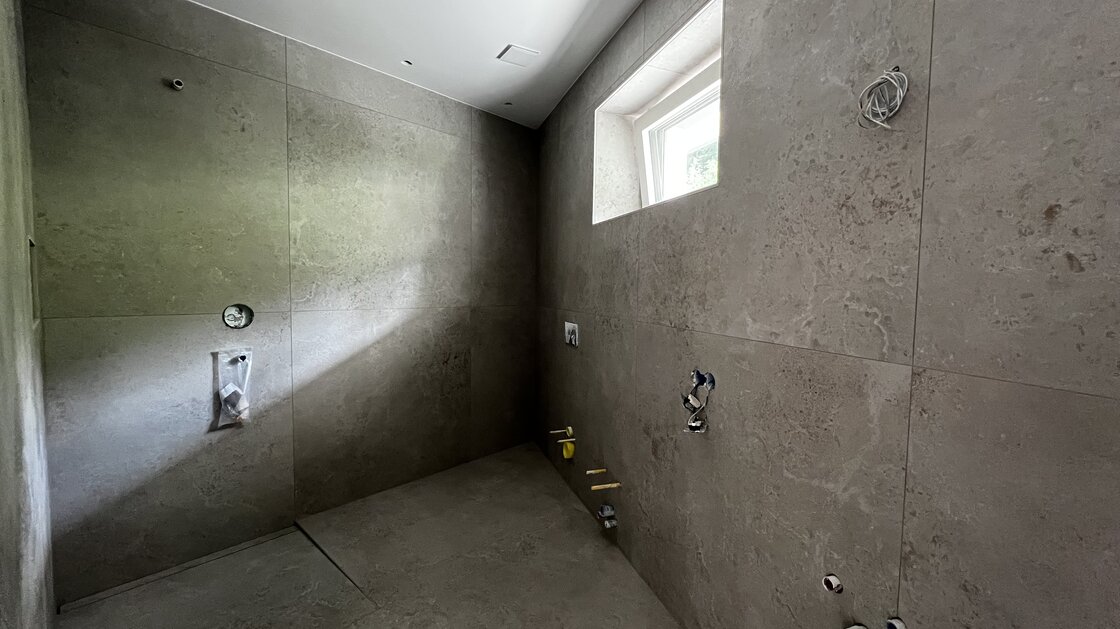 W13 - Neue, exklusive Penthousewohnung mit Terrasse und großem Privatgarten, letzter Stock