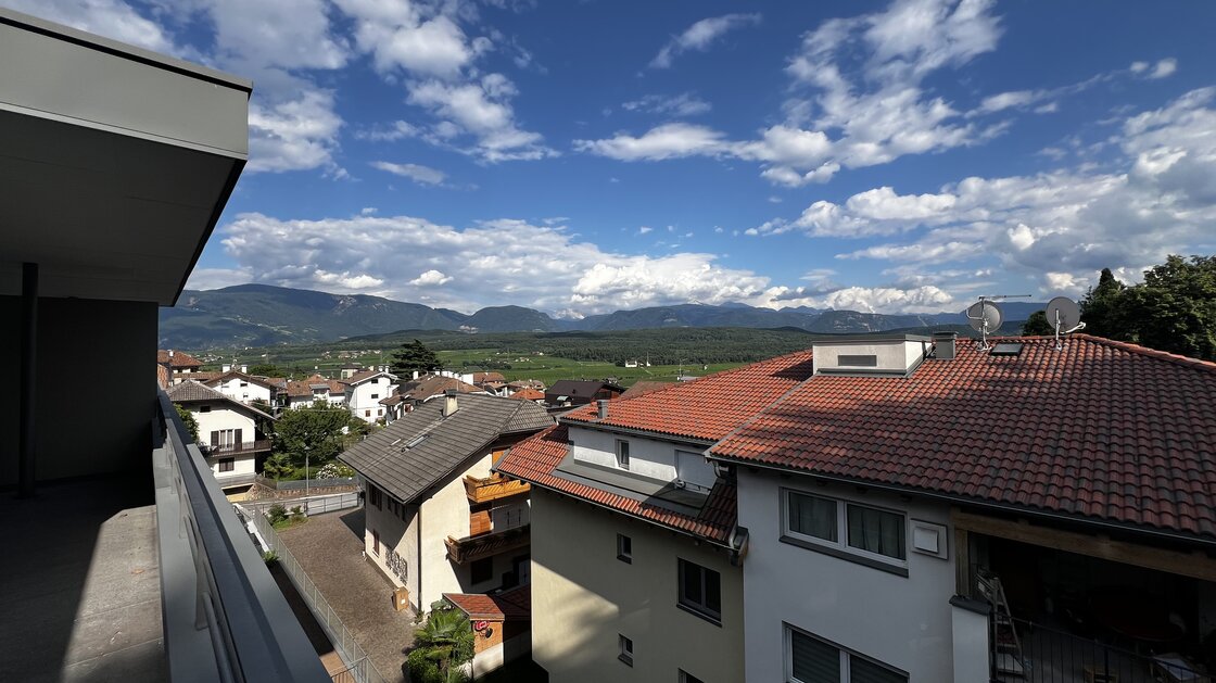 W13 - Neue, exklusive Penthousewohnung mit Terrasse und großem Privatgarten, letzter Stock