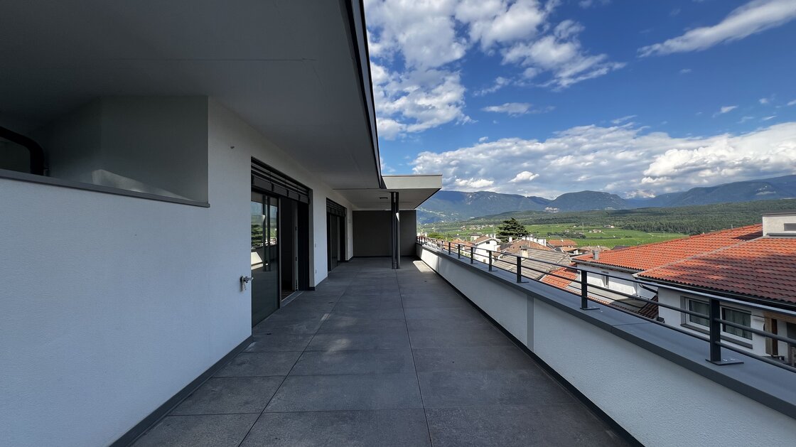 W13 - Neue, exklusive Penthousewohnung mit Terrasse und großem Privatgarten, letzter Stock