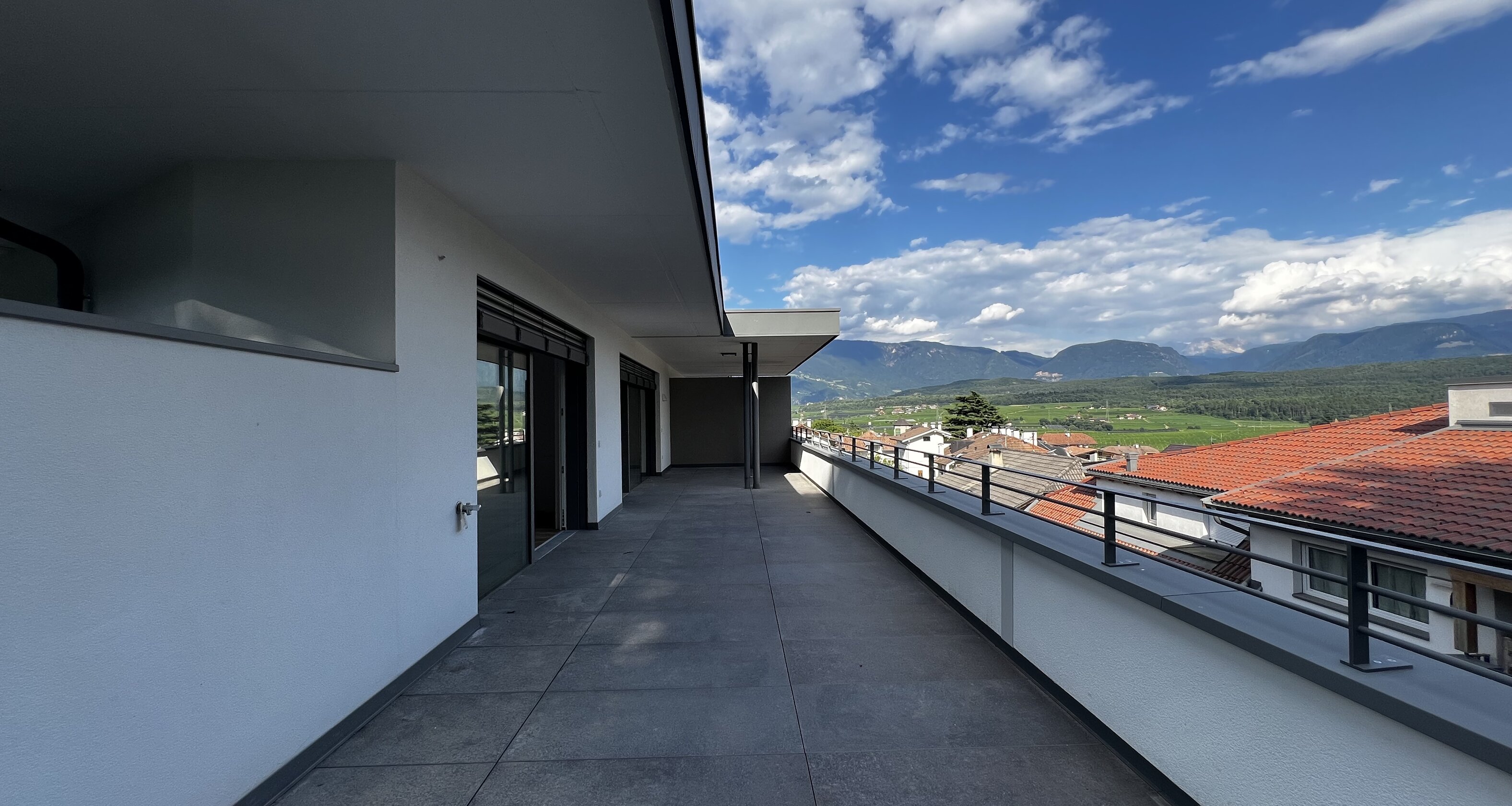 W13 - Neue, exklusive Penthousewohnung mit Terrasse und großem Privatgarten, letzter Stock