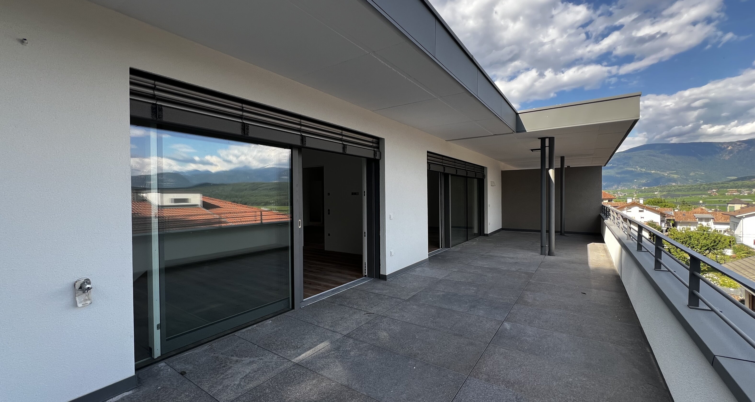 W13 - Neue, exklusive Penthousewohnung mit Terrasse und großem Privatgarten, letzter Stock