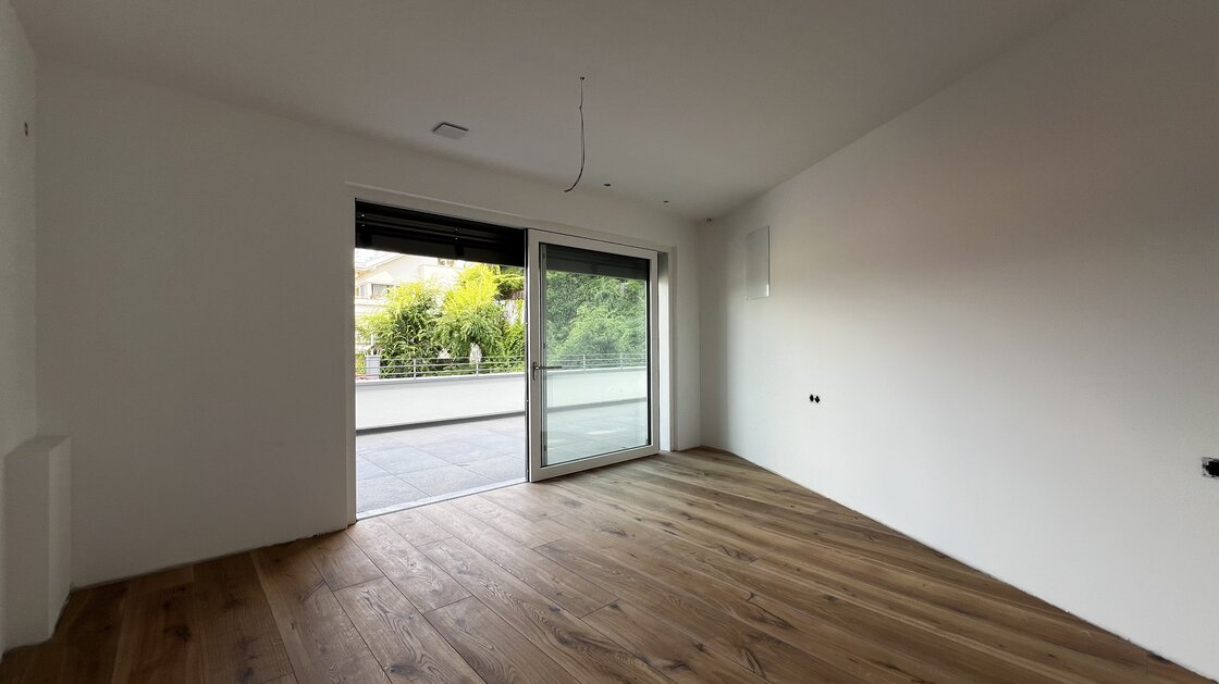 W13 - Neue, exklusive Penthousewohnung mit Terrasse und großem Privatgarten, letzter Stock