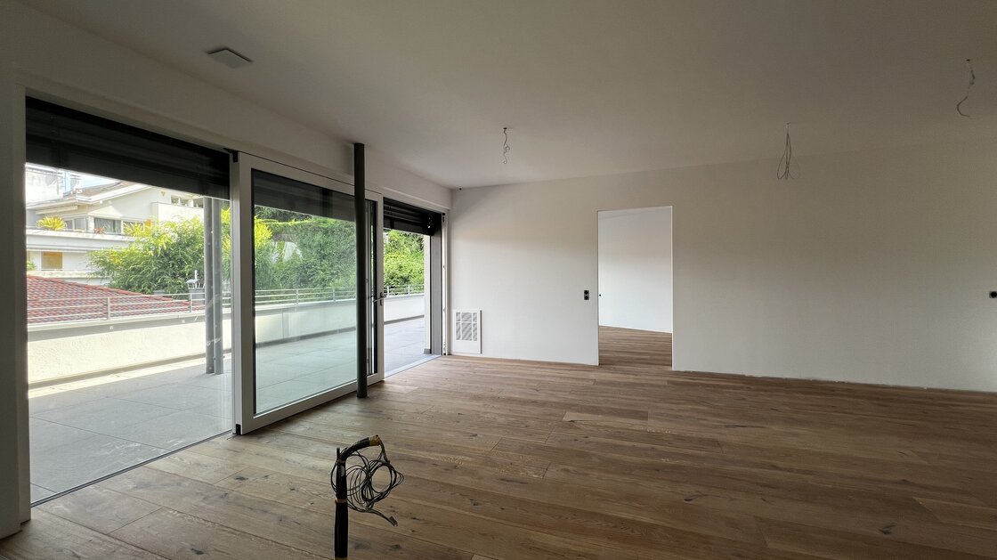 W13 - Neue, exklusive Penthousewohnung mit Terrasse und großem Privatgarten, letzter Stock