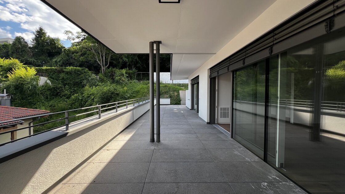 W13 - Neue, exklusive Penthousewohnung mit Terrasse und großem Privatgarten, letzter Stock