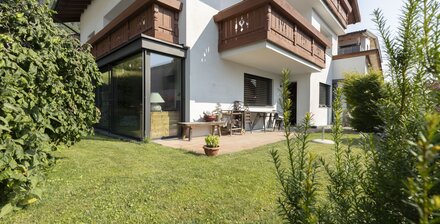 Großzügige Erdgeschosswohnung mit Privatgarten