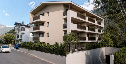 Spacious three-bedroom apartment with private gardens and two terraces
