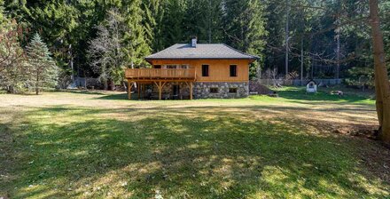 Chalet esclusivo con ampio giardino privato ad Avelengo