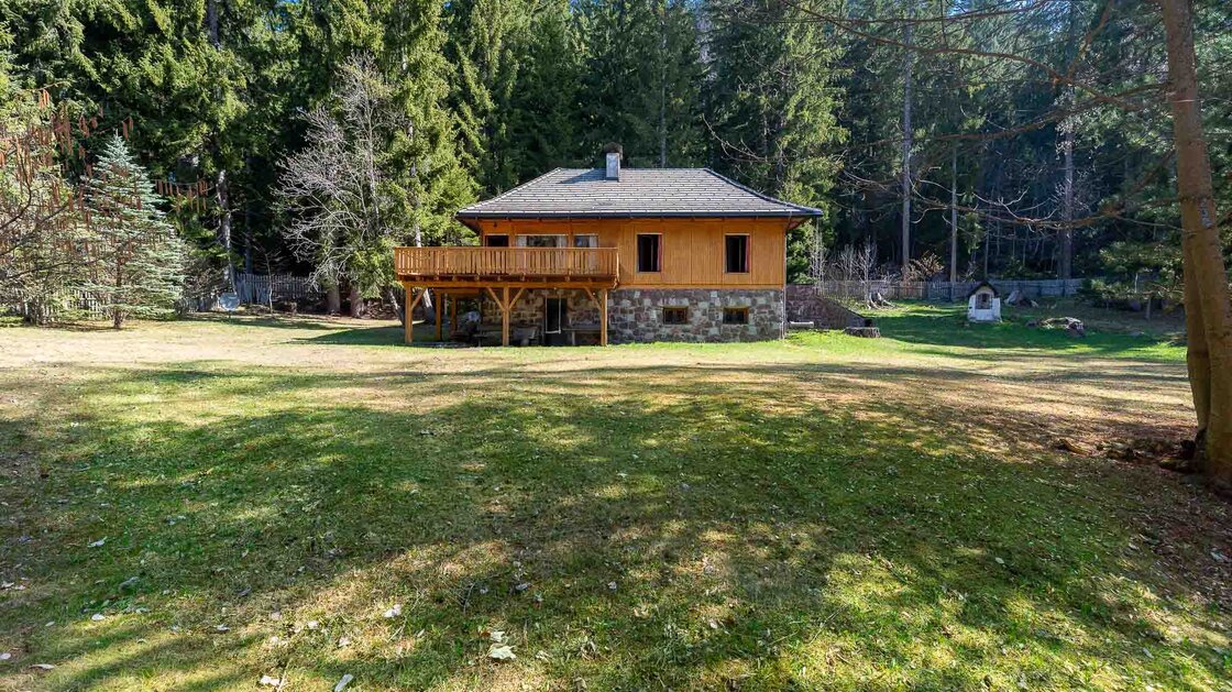 Chalet esclusivo con ampio giardino privato ad Avelengo