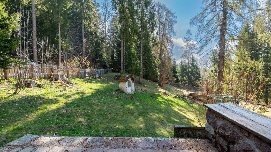 Chalet esclusivo con ampio giardino privato ad Avelengo