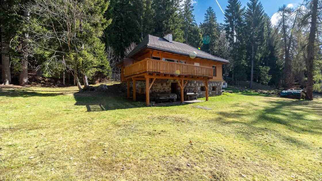 Chalet esclusivo con ampio giardino privato ad Avelengo