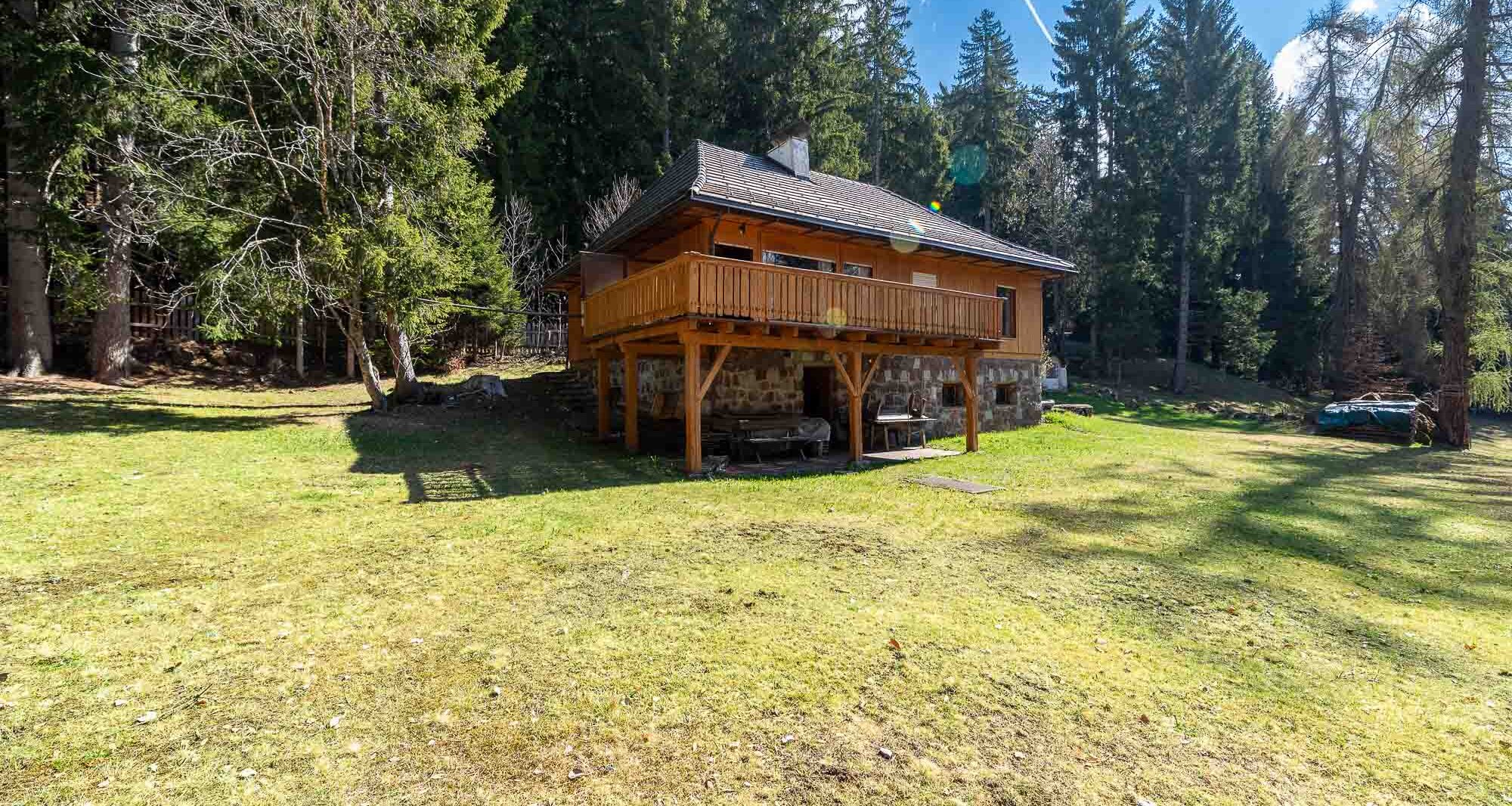 Exclusive chalet with large plot in Avelengo