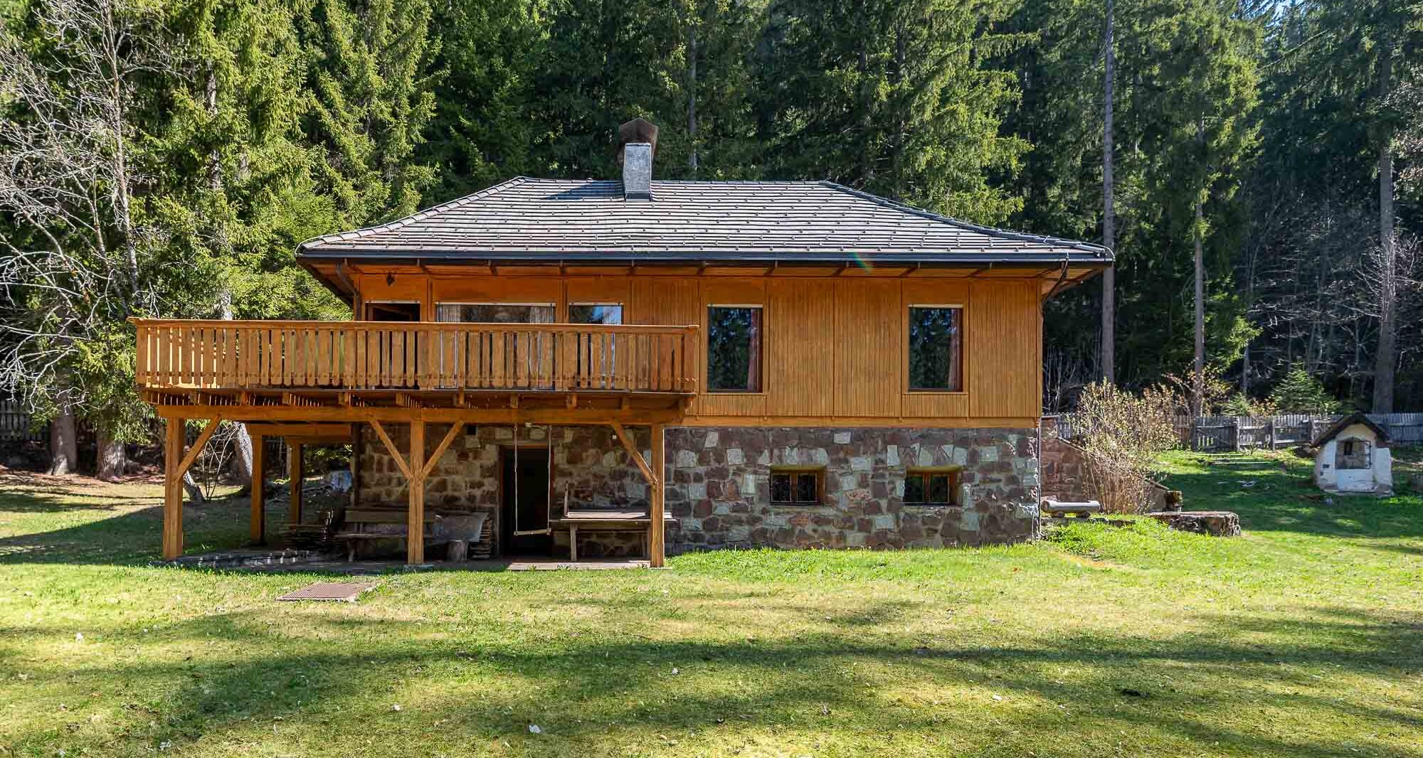 Exclusive chalet with large plot in Avelengo