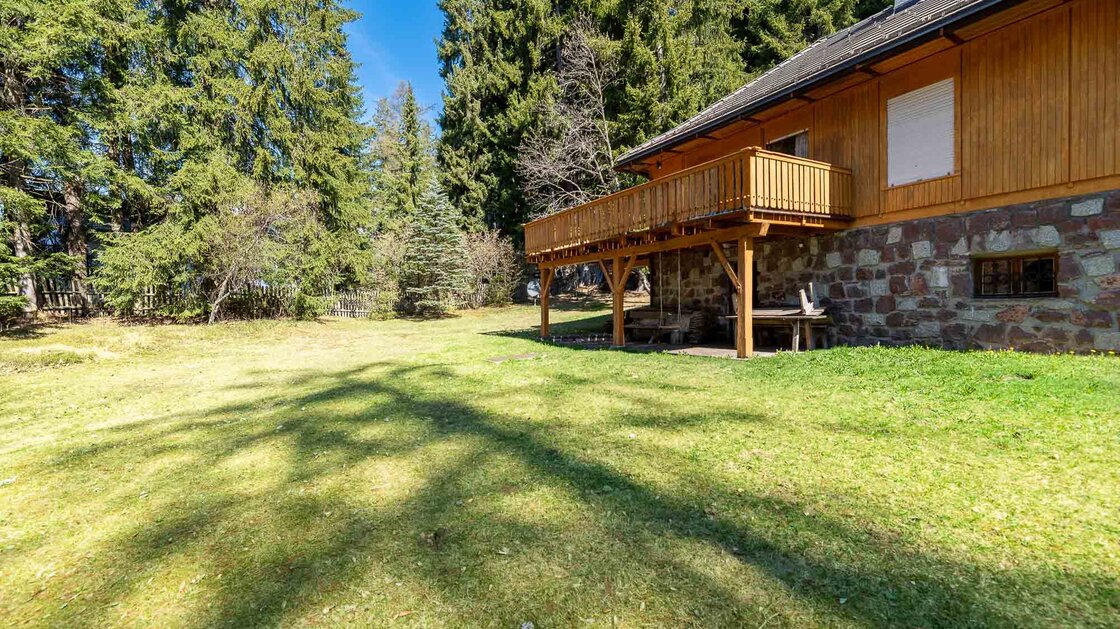 Chalet esclusivo con ampio giardino privato ad Avelengo