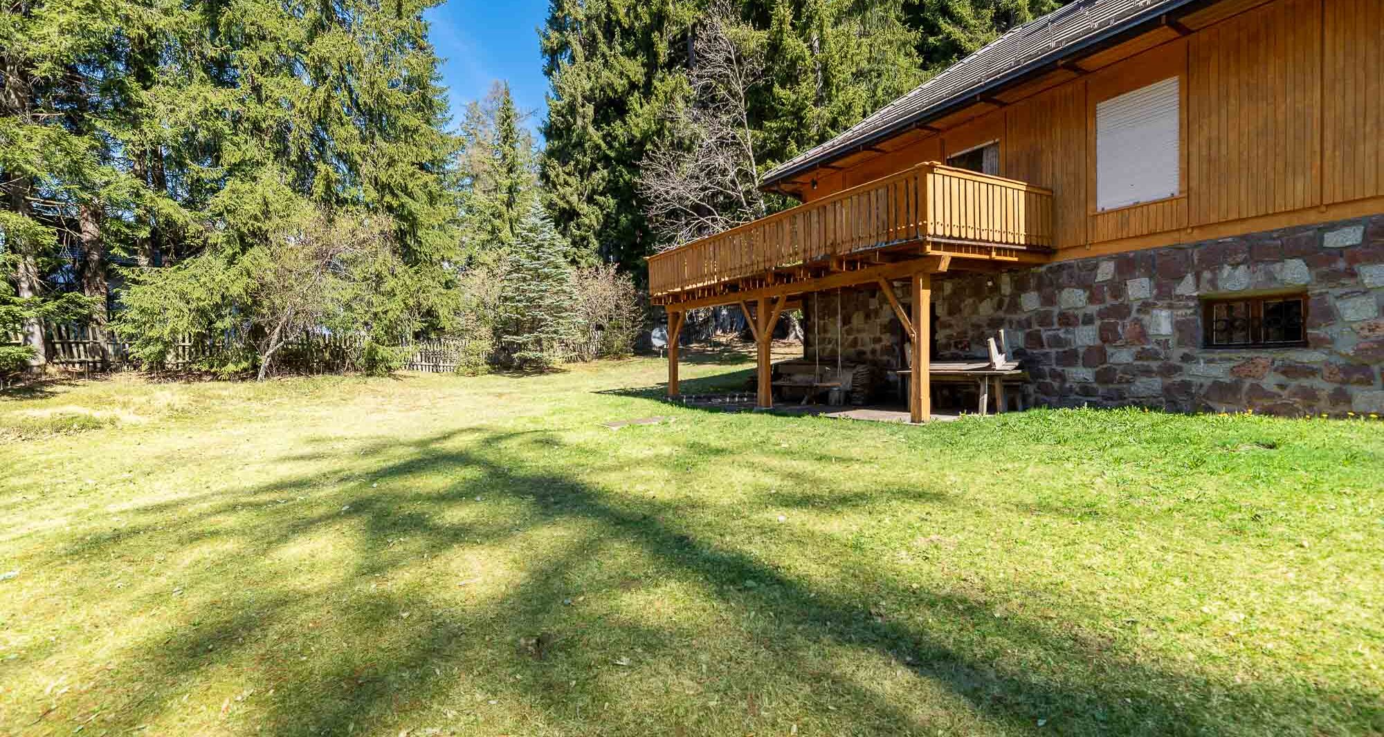 Exclusive chalet with large plot in Avelengo