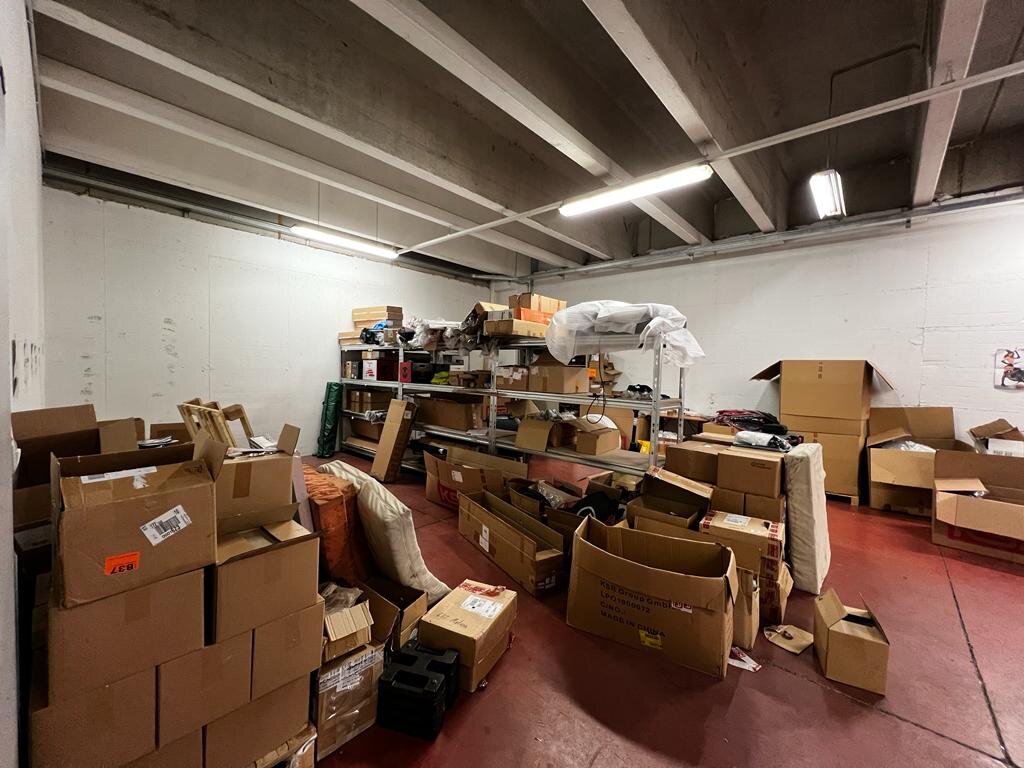Bolzano industrial zone: Large storage unit with parking spaces