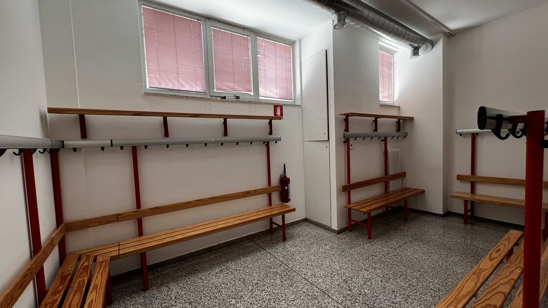 Immobile a reddito: Ampia scuola di danza al piano terra con sala seminari